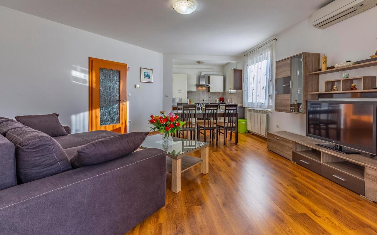 Istriensonne - Apartments Veruda Mit Grillterrasse Pula Dış mekan fotoğraf