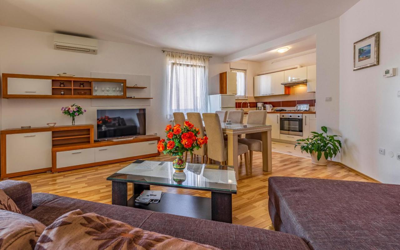 Istriensonne - Apartments Veruda Mit Grillterrasse Pula Dış mekan fotoğraf
