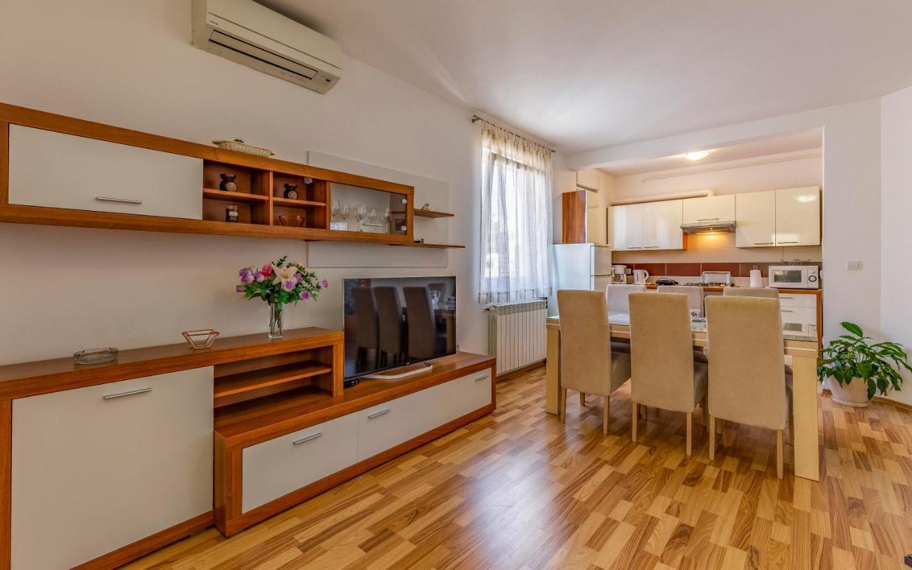 Istriensonne - Apartments Veruda Mit Grillterrasse Pula Dış mekan fotoğraf