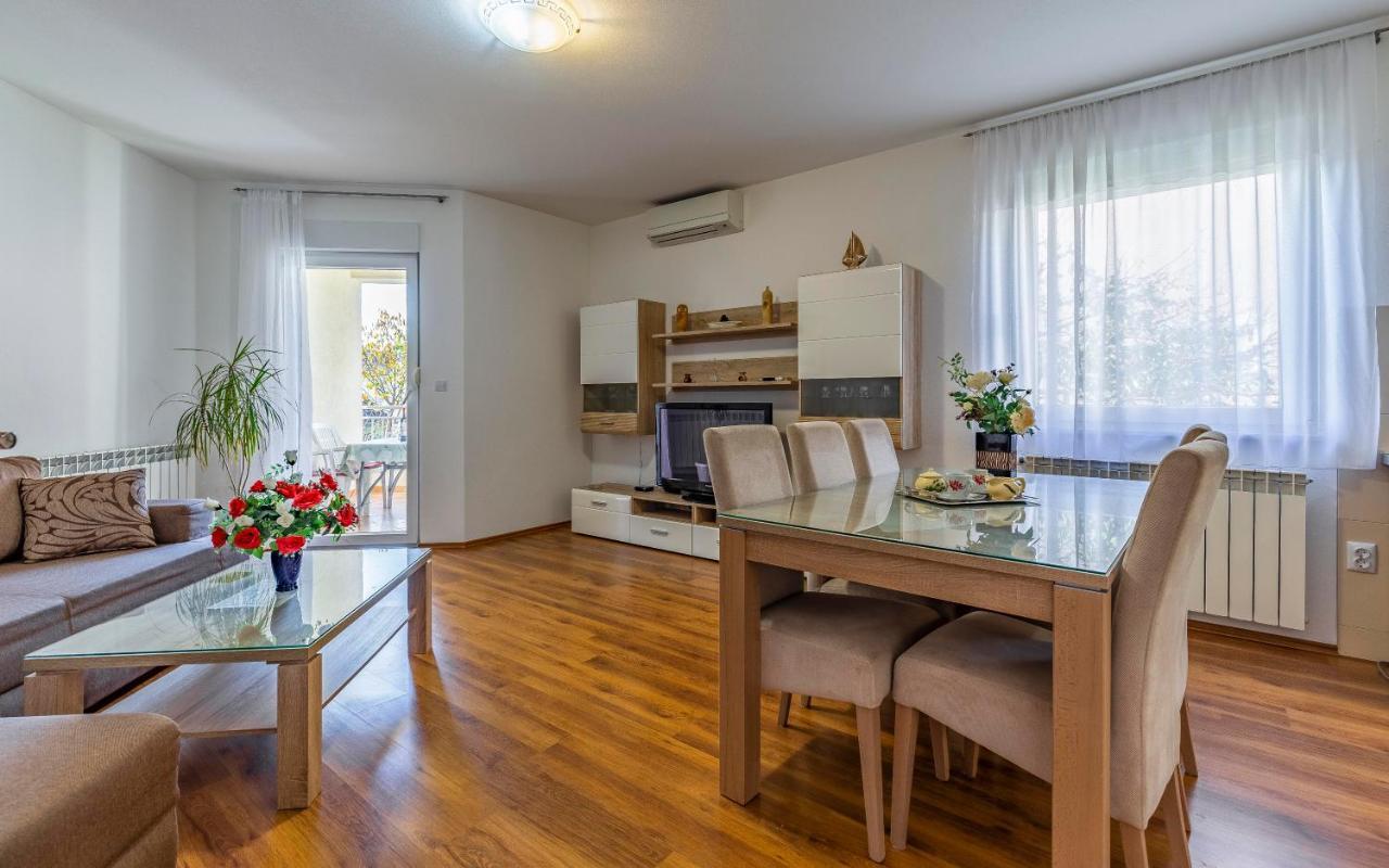 Istriensonne - Apartments Veruda Mit Grillterrasse Pula Dış mekan fotoğraf