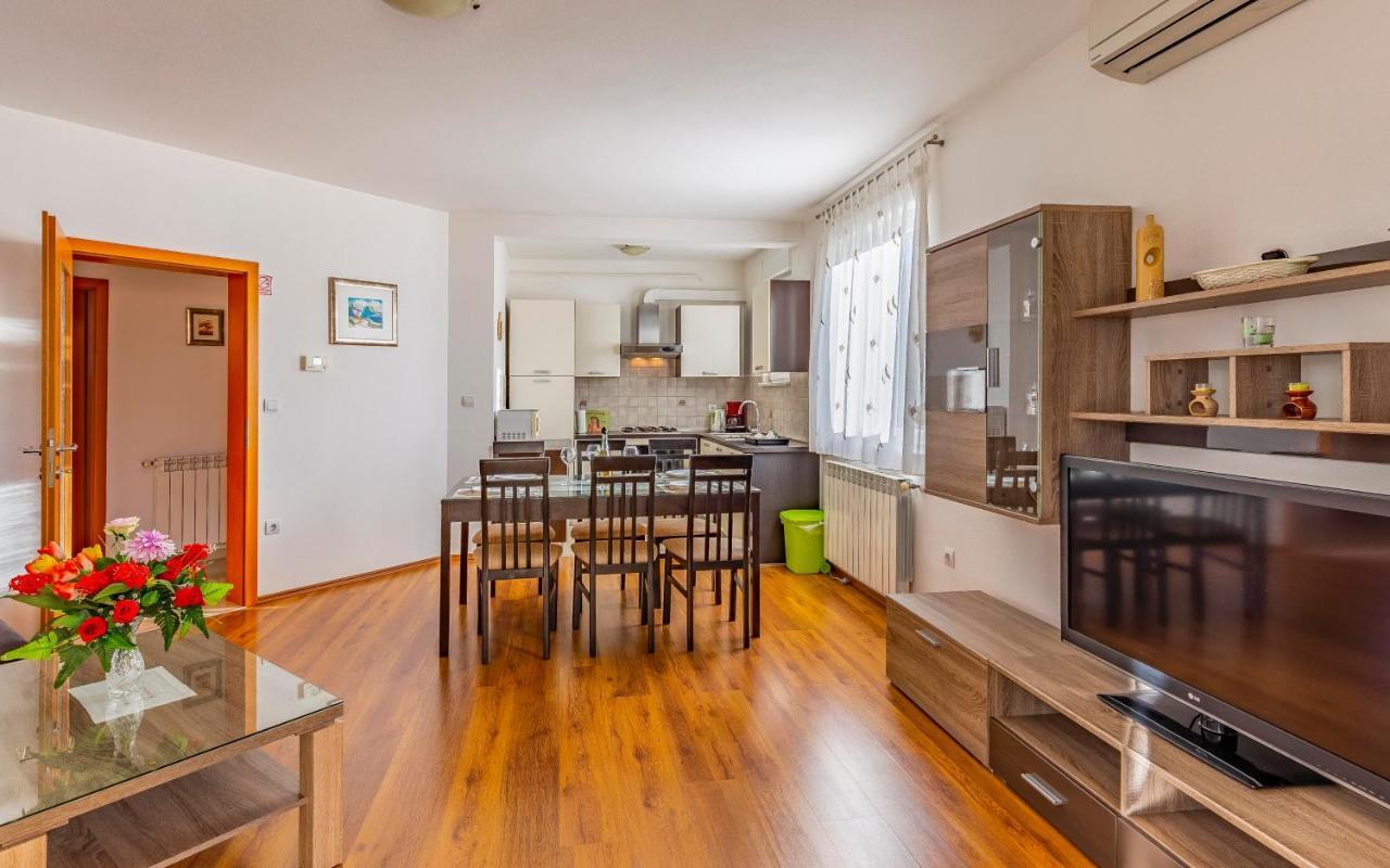 Istriensonne - Apartments Veruda Mit Grillterrasse Pula Dış mekan fotoğraf