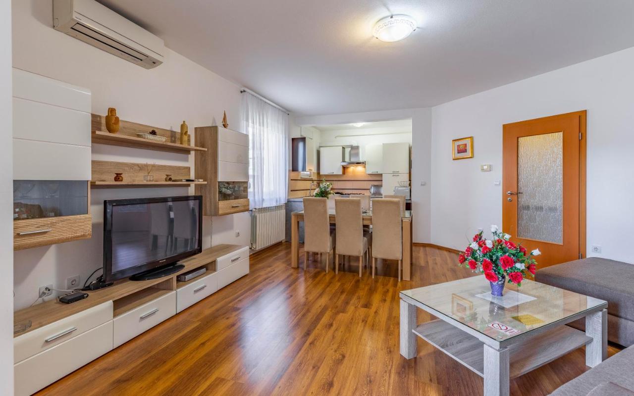 Istriensonne - Apartments Veruda Mit Grillterrasse Pula Dış mekan fotoğraf