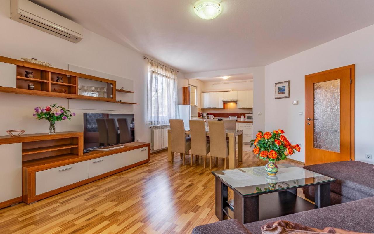 Istriensonne - Apartments Veruda Mit Grillterrasse Pula Dış mekan fotoğraf